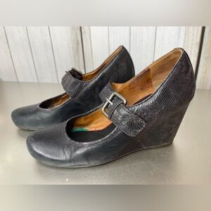 Naya Eternal Wedge Women's 7.5 Black & Purple Snakeskin Anthropologie